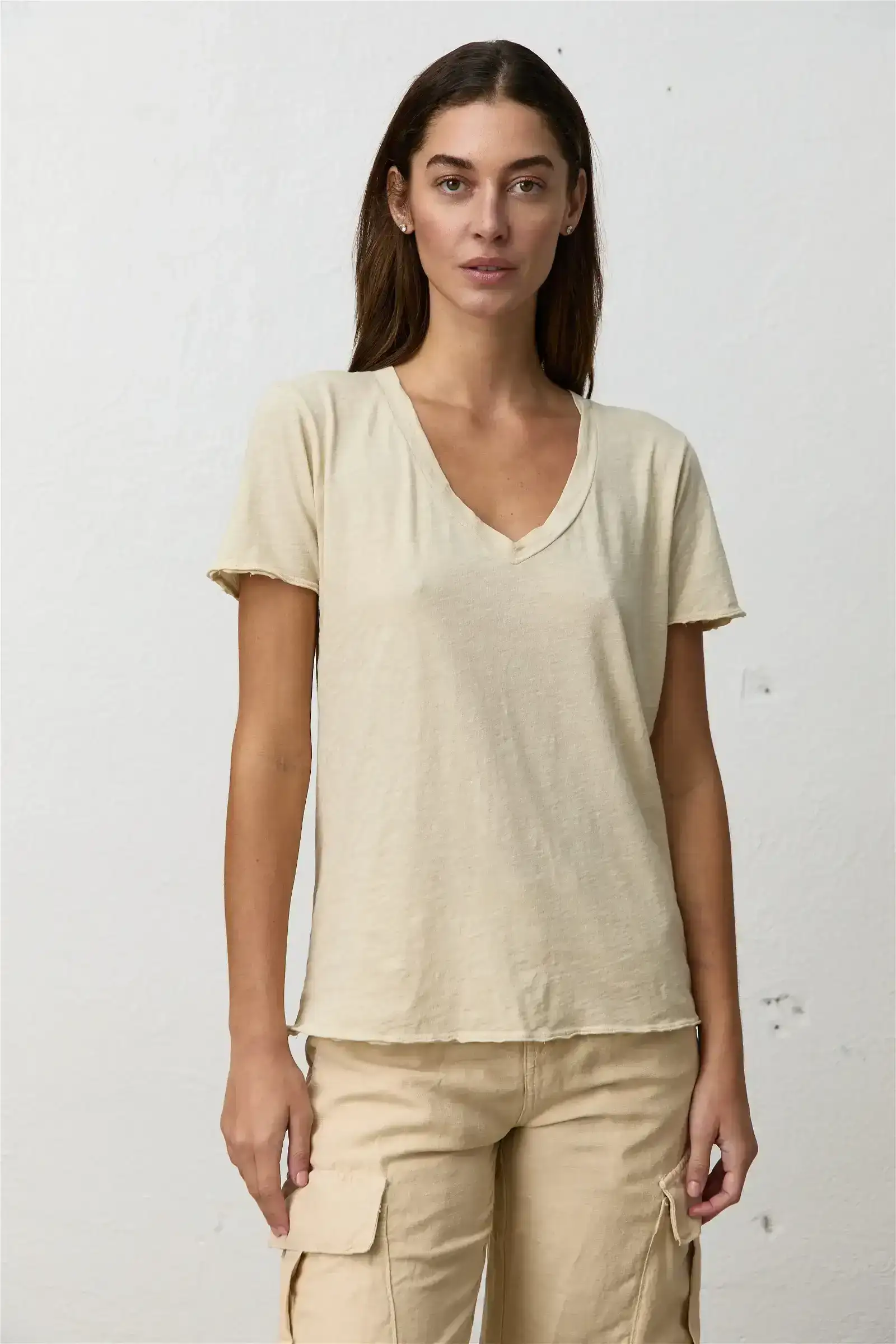 Image of CORA V-NECK TEE / NATURALE