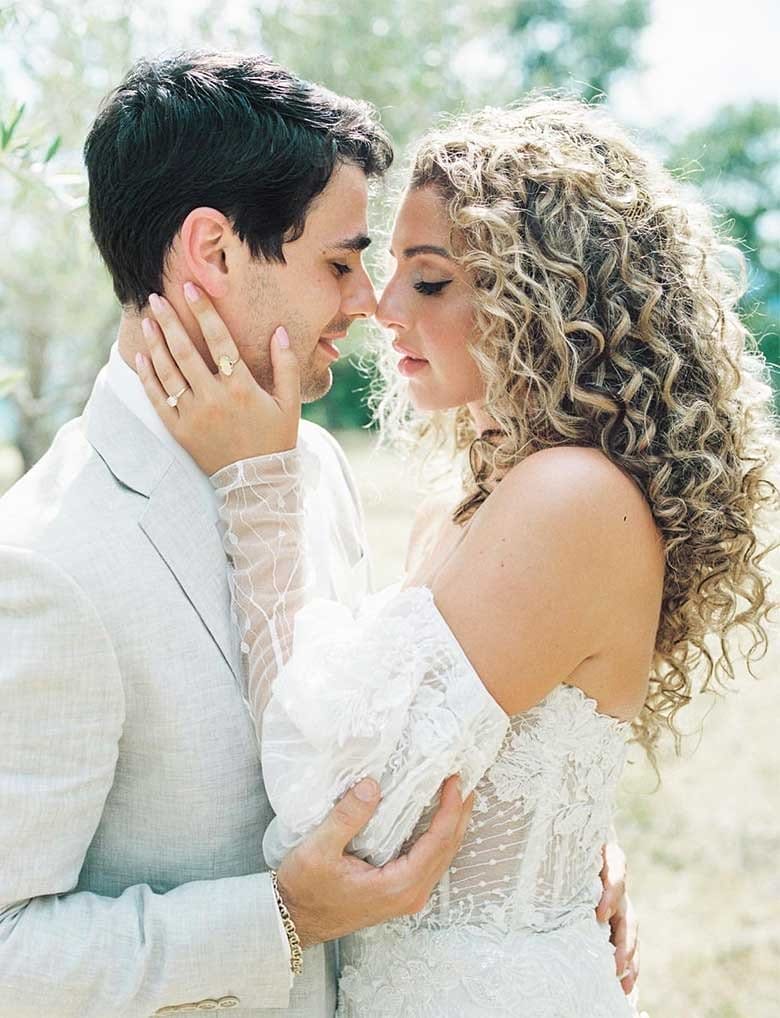 Curly bride wearing Curly, Ash Blonde
