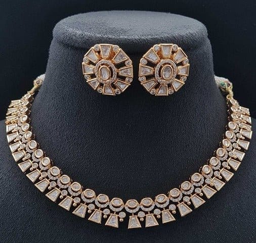 Image of KRISHA ELEGANT KUNDAN NECKLACE SET