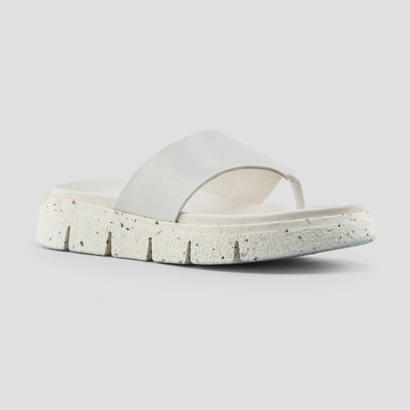 Ponyo Luxmotion Leather thong Sandal in Ice