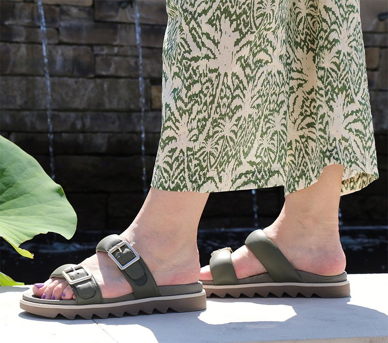 Nifty Leather Water-Repellent Sandal in Olive