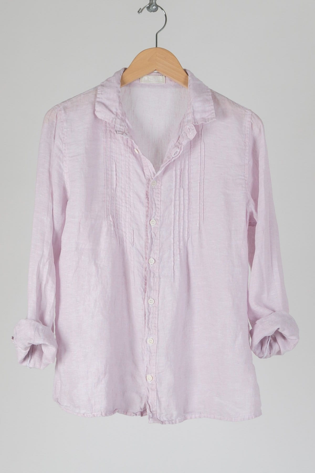 Button down linen shirt with pleasds in a lavender color