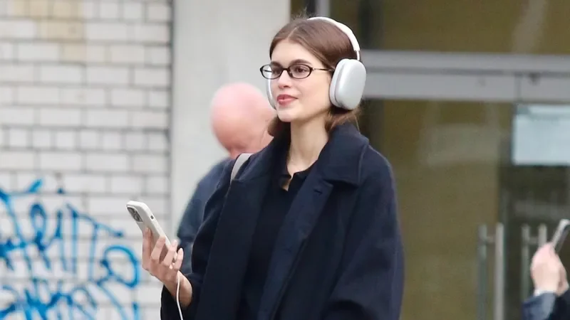 New York City, NY - EXCLUSIVE - Kaia Gerber, all smiles in New York City, sports an intellectual look with prescription glasses during a lively Facetime call. The model radiates casual sophistication, proving style and connectivity go hand-in-hand.Pictured: Kaia GerberBACKGRID USA 4 APRIL 2024 BYLINE MUST READ: BrosNYC / BACKGRIDUSA: +1 310 798 9111 / usasales@backgrid.comUK: +44 208 344 2007 / uksales@backgrid.comUK Clients - Pictures Containing ChildrenPlease Pixelate Face Prior To Publication