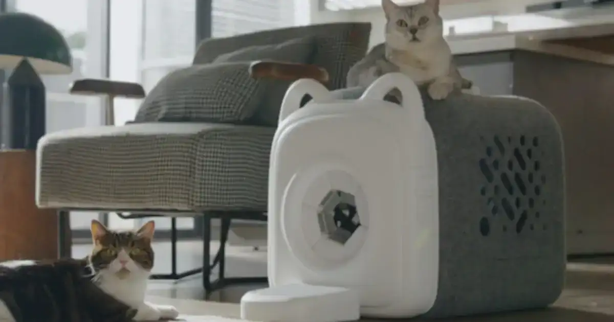PawSwing Purrring Automatic Cat Self-Groomer