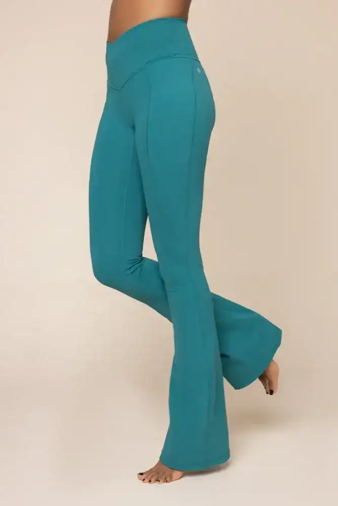 Image of Crisscross Hourglass® Flared Leggings with Pockets - Emerald