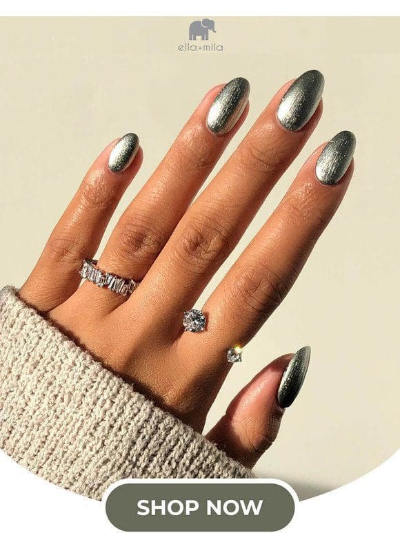 Give your nails a moonlight sparkle ✨